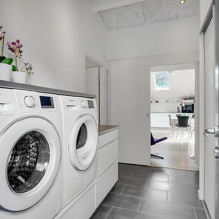 Hvide Sande With A Fireplace 5 * Bjerregård