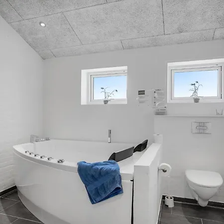 Gorgeous Home In Hvide Sande With Wifi *