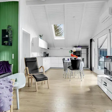 בית נופש Hvide Sande With A Fireplace 5 Bjerregård