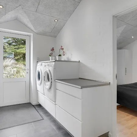 Hvide Sande With A Fireplace 5 בית נופש Bjerregård